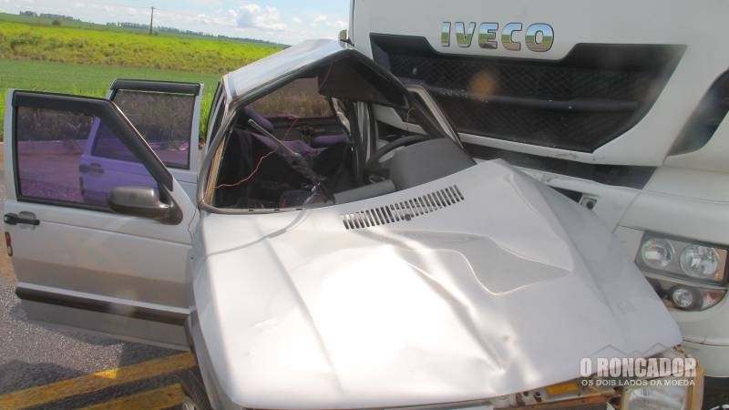 Motorista se fere em colisão entre Fiat Uno e Carreta na MT-020 em Canarana