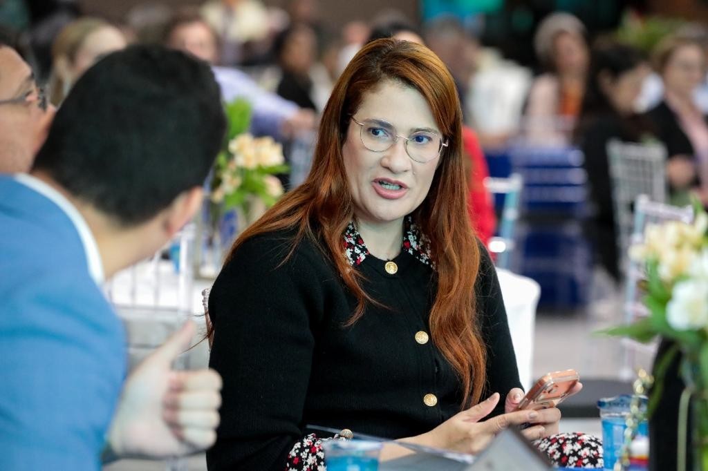 "Investir em infraestrutura de escolas é o básico e o dever da educação pública", afirma secretária