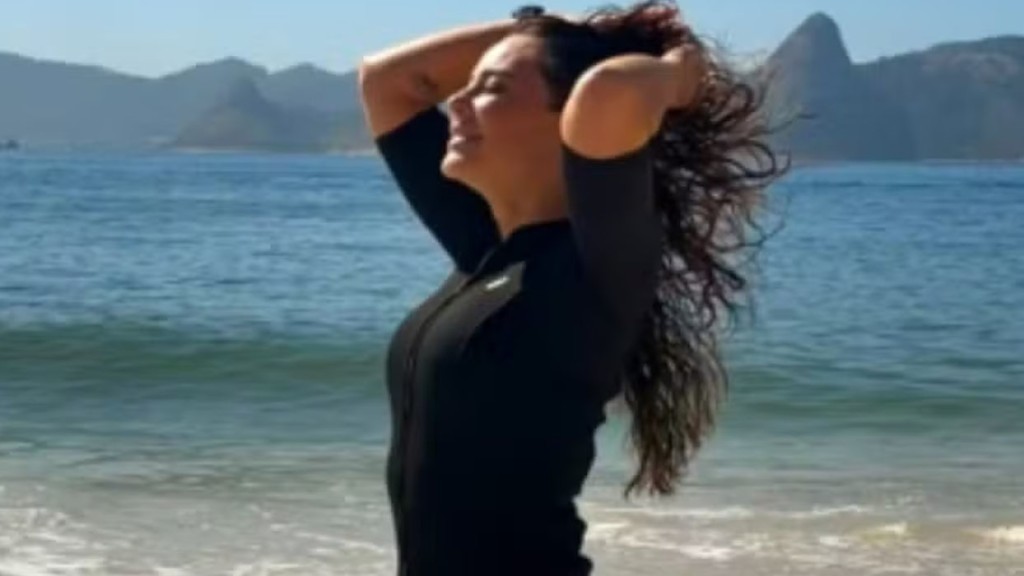 Paolla Oliveira mostra rotina agitada com gravações, lazer e mergulhos no mar