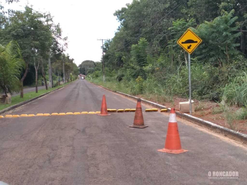 Prefeitura de Nova Xavantina implanta sinalização e redutores de velocidade no acesso à UNEMAT