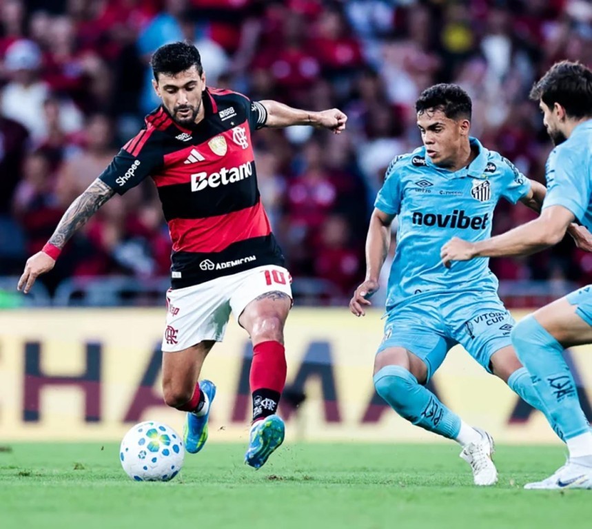 Flamengo vence o Santos de virada no Maracanã e sonha com G4