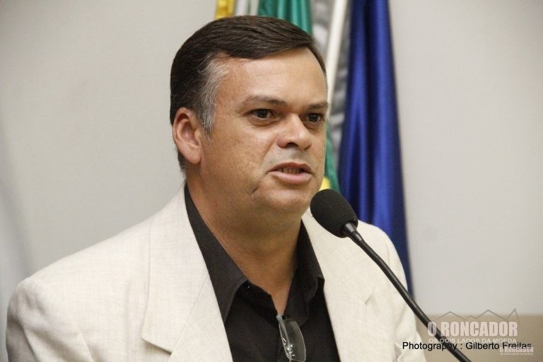 Veículo capota com filhos do vice prefeito de Nova Xavantina Ney Welington e do ex deputado Luizinho