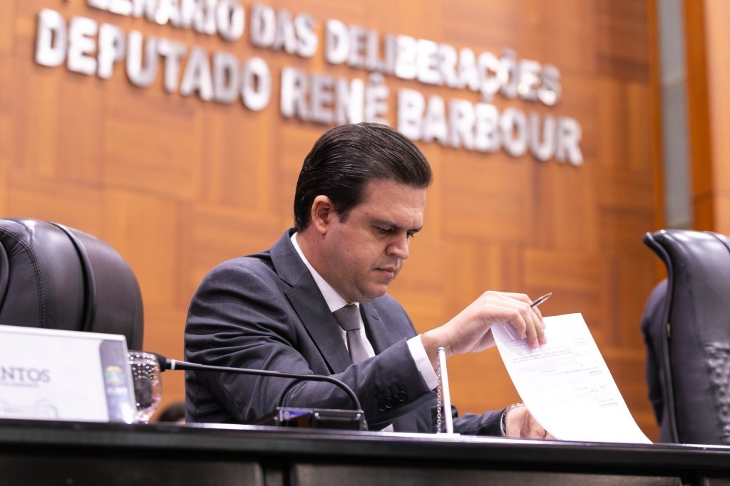 Deputado Thiago Silva reivindica ações do Estado contra a violência e pede reforço de equipes psicossociais nas escolas