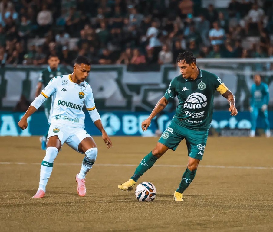Cuiabá vence Chapecoense em jogo tenso e avança na tabela da Série B