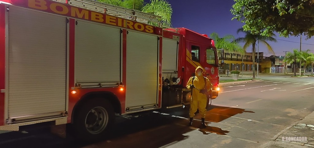 Bombeiros realizam limpeza e desinfecção em pontos estratégicos de Nova Xavantina